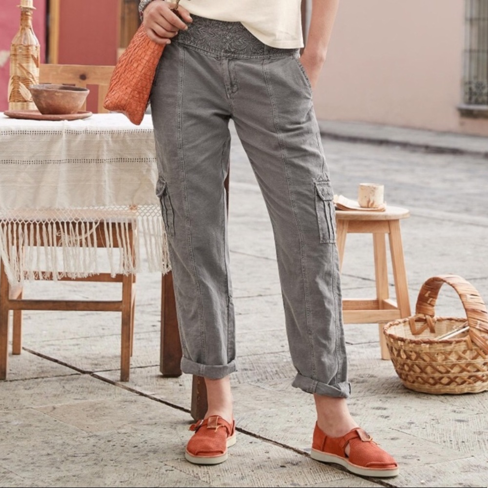 Sundance “ more than a cargo pants” Linen/Cotton embroidered cargo pants size S